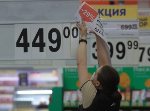 Взлёт инфляции и дорожающий бензин: удар по карманам людей