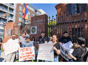 «НЕТ ВОЙНЕ» В Глендейле прошла акция протеста