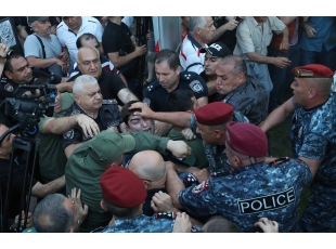 Оппозиция привлекает внимание правозащитников