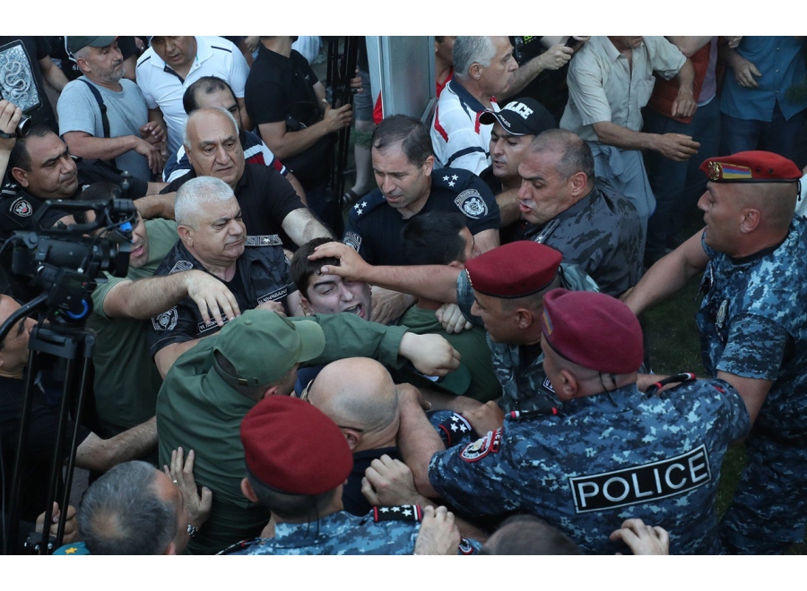 Оппозиция привлекает внимание правозащитников